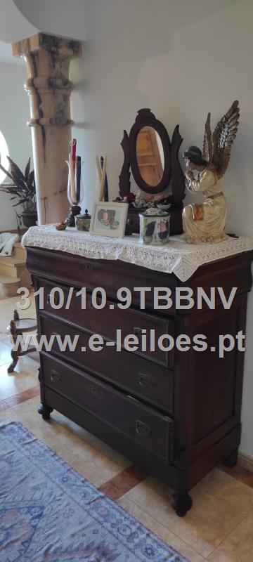 Cómoda em madeira com 4 gavetas