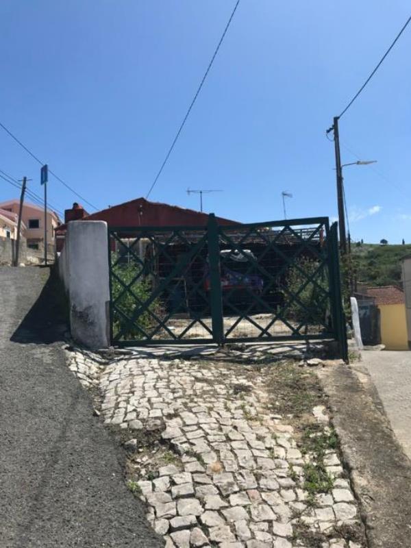 Fotografia de imóvel: 1/2 de Armazém - Carenque - Amadora