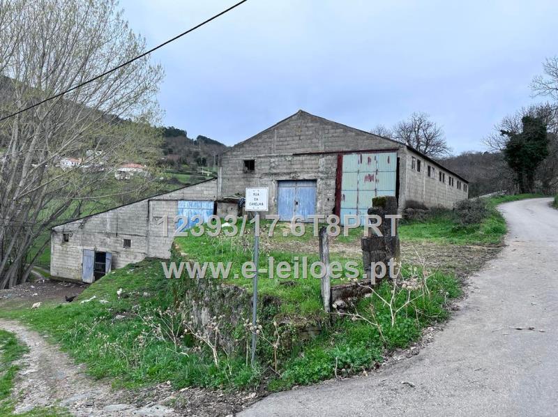 Casa destinada a arrecadação e arrumos em Nunes, Vinhais