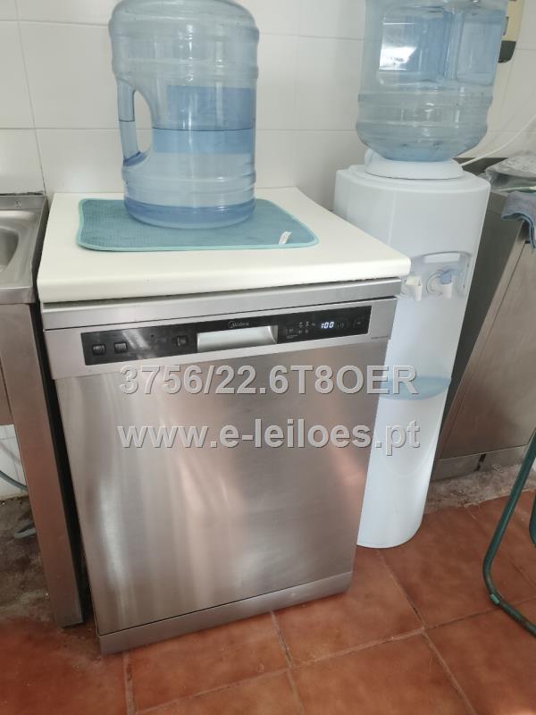 Lote de diverso mobiliário