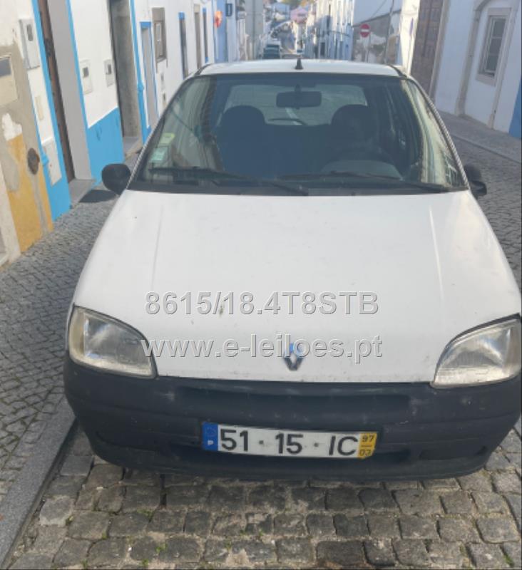 Veículo com a matricula 51-15-IC.
