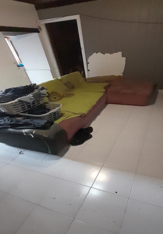 Fotografia de mobiliário: Lote único composto pelas seguintes 4 verbas