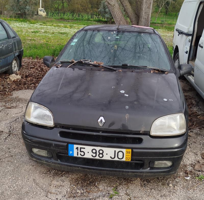 Fotografia de veículo: Veículo  de passageiros da marca RENAULT