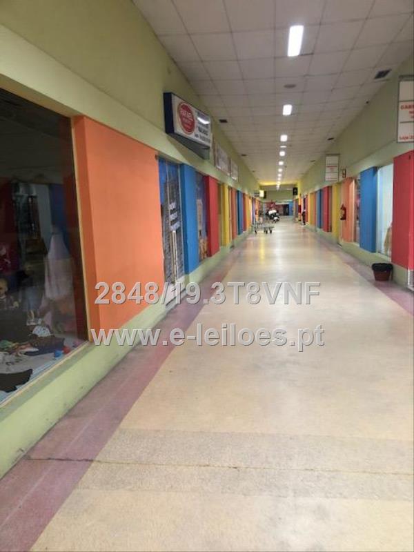Loja com 77m2 no Centro Grossita das Taipas