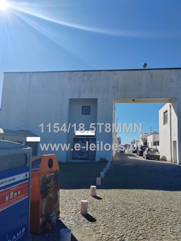 Loja com 2 pisos no Bairro da Malagueira - Évora