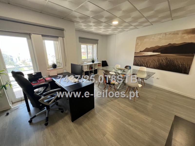 Lote 3 Frações - três lojas Sesimbra