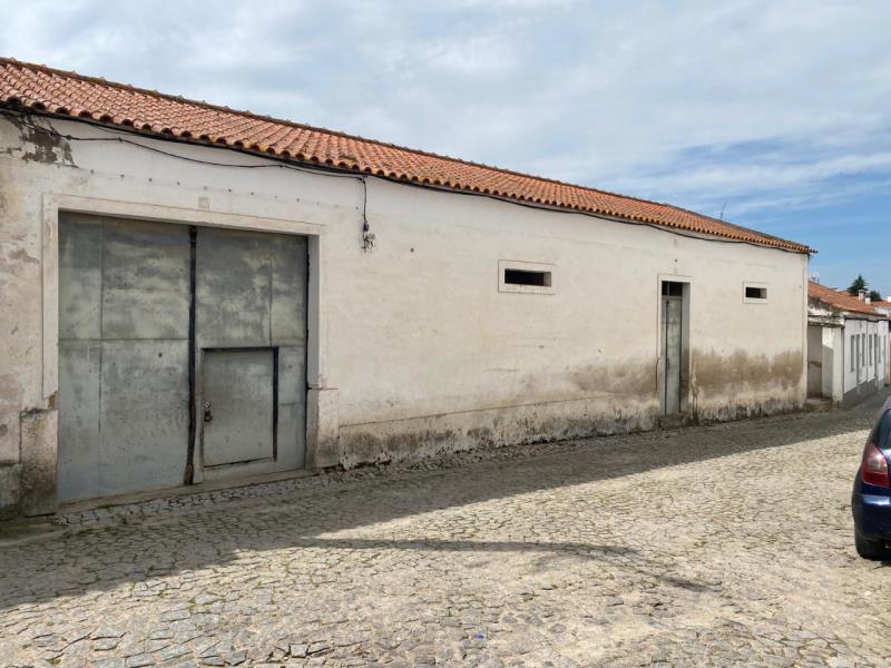Fotografia de imóvel: Imóvel em Pias com Quintal