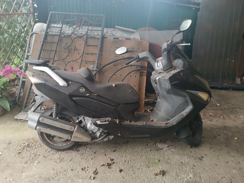 Fotografia de veículo: scooter 125cc