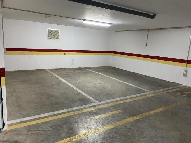 Fotografia de imóvel: 2/16 da Fração CM, referente à CV-2, estacionamento coberto/ fechado em Portimão