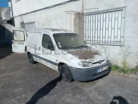 Fotografia 2 de 11: Peugeot Partner 1.8 D · Ano 1998