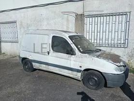 Fotografia 3 de 11: Peugeot Partner 1.8 D · Ano 1998