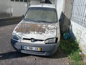 Fotografia 4 de 11: Peugeot Partner 1.8 D · Ano 1998