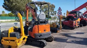 Fotografia 3 de 7: Mini giratória Hitachi Zaxis 19U