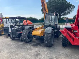 Fotografia 1 de 6: Empilhador Telescópico JCB 528 70 · Ano de 2000