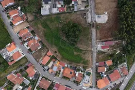 Fotografia 2 de 6: Terreno para Construção de 5 Moradias | PIP favorável · Cane