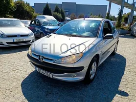 Fotografia 1 de 37: Peugeot 206 · Ano 2001