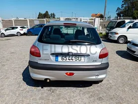 Fotografia 5 de 37: Peugeot 206 · Ano 2001