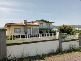 Fotografia 1 de 23: Moradia V3 + Terreno · Braga