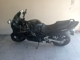 Fotografia 1 de 8: Suzuki GSX 750F · Ano 2003
