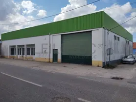 Fotografia 1 de 16: Armazém Industrial · Santarém
