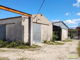 Fotografia 1 de 2: Prédio urbano, composto de barracão destinado a serração de 