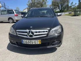 Fotografia 9 de 31: Uma viatura ligeira de passageiros da marca MERCEDES-BENZ, m