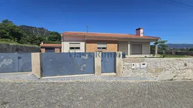 Fotografia 1 de 17: Casa de 2 pisos c/ logradouro
