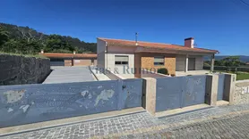 Fotografia 4 de 17: Casa de 2 pisos c/ logradouro