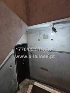 Fotografia 3 de 34: 1/2 do Prédio Urbano destinado a habitação e comércio, em Ag