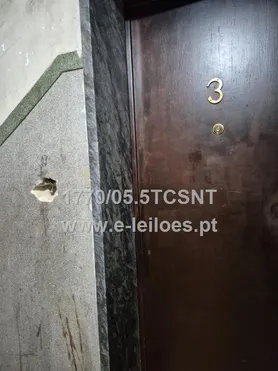 Fotografia 4 de 34: 1/2 do Prédio Urbano destinado a habitação e comércio, em Ag