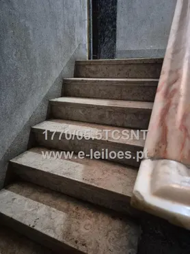 Fotografia 5 de 34: 1/2 do Prédio Urbano destinado a habitação e comércio, em Ag