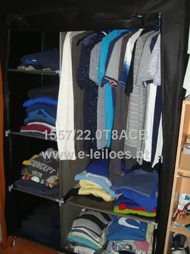 Fotografia 6 de 6: Televisor e roupeiro de pano