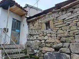 Fotografia 1 de 13: Casa de R/c e 1º Andar em Fiolhoso - Murça