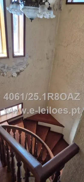 Fotografia 1 de 30: Moradia em Santa Maria de Lamas com armazés anexos
