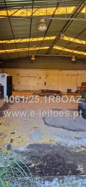 Fotografia 10 de 30: Moradia em Santa Maria de Lamas com armazés anexos
