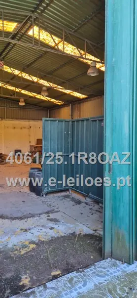 Fotografia 11 de 30: Moradia em Santa Maria de Lamas com armazés anexos
