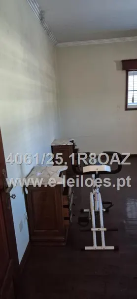 Fotografia 2 de 30: Moradia em Santa Maria de Lamas com armazés anexos