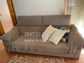 Fotografia 11 de 16: Lote de bens móveis, composto por mobiliário