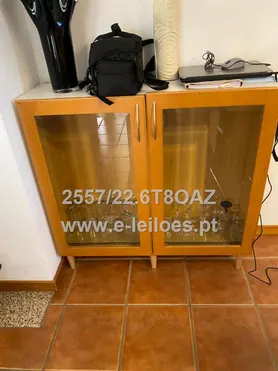 Fotografia 6 de 16: Lote de bens móveis, composto por mobiliário