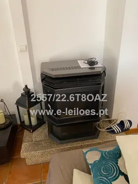 Fotografia 9 de 16: Lote de bens móveis, composto por mobiliário