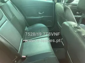 Fotografia 6 de 6: Veículo  da passageiros da marca RENAULT