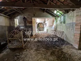 Fotografia 2 de 15: IMÓVEL EM RUÍNAS NA MEALHADA