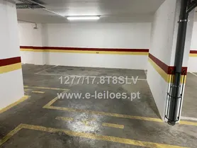Fotografia 3 de 9: 2/16 da Fração CM, referente à CV-2, estacionamento coberto/